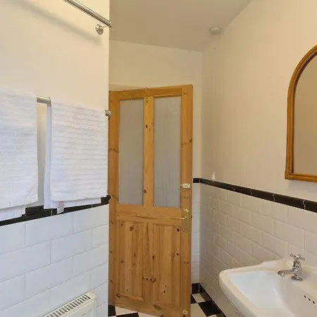 Poplar House Serviced