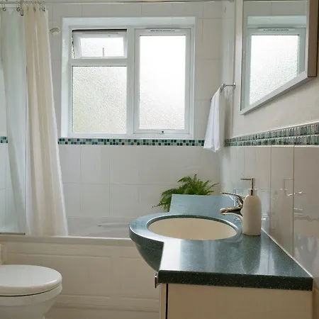 Poplar House Serviced *