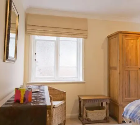 Poplar House Serviced Apartment *