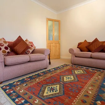 Poplar House Serviced *