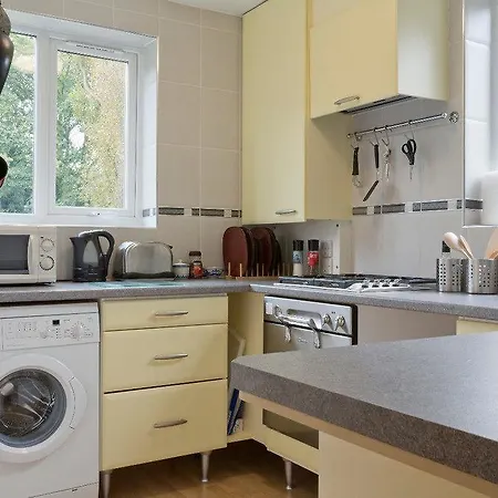 Poplar House Serviced Apartment *