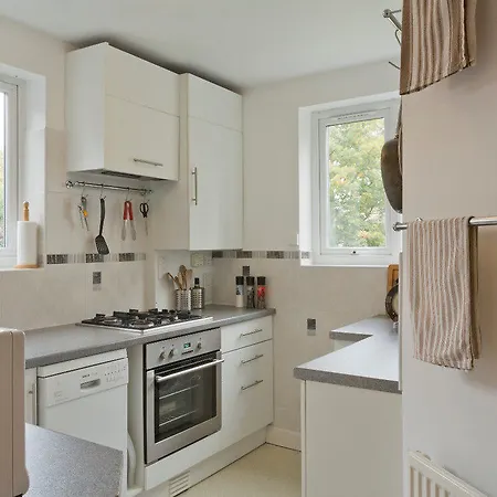 Poplar House Serviced Apartment